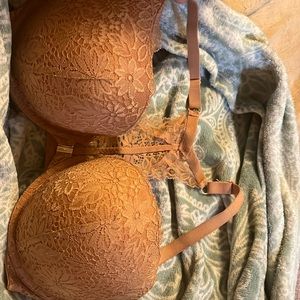 Auden 38 ddd front clasp push up